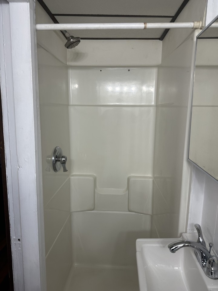 20 Henry St #2ndFLRIGHT - Photo 2 of 18