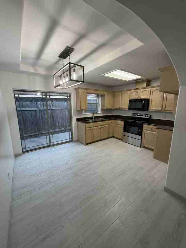 1100 S Palm Dr #1 - Photo 2 of 6