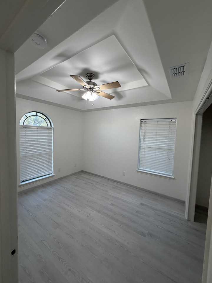 1100 S Palm Dr #1 - Photo 3 of 6