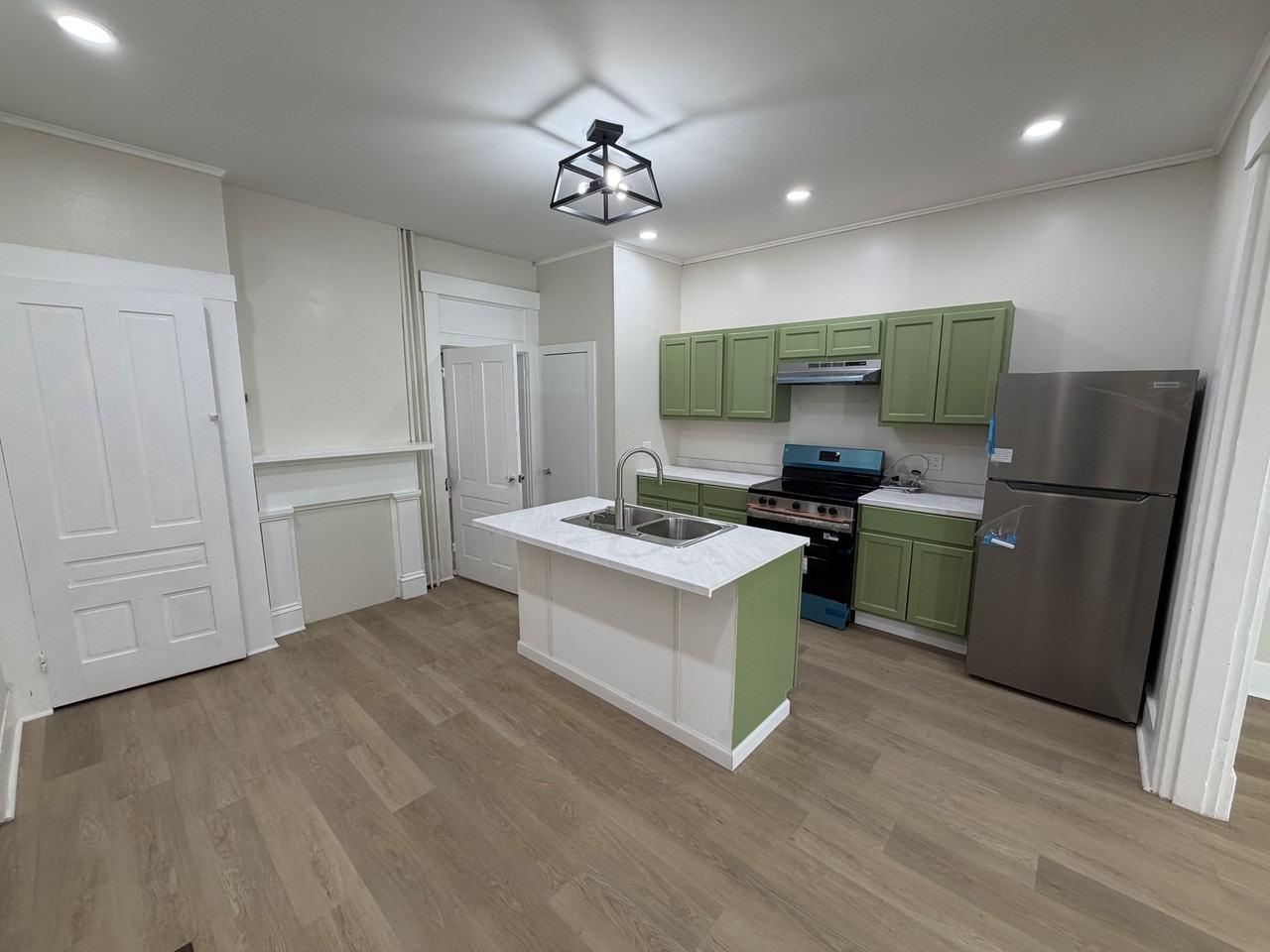 122 Linden Ave #A - Photo 4 of 8