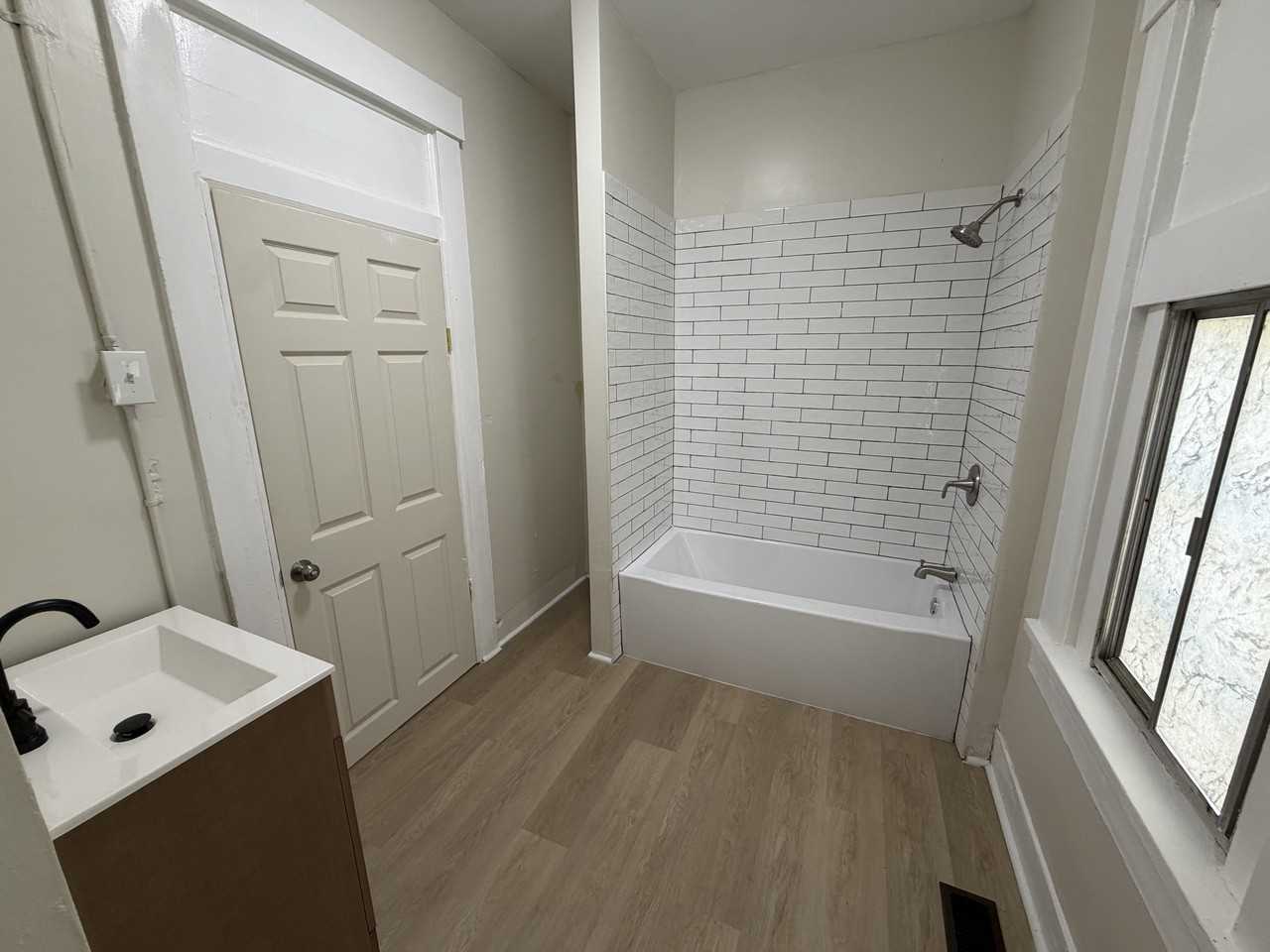 122 Linden Ave #A - Photo 5 of 8