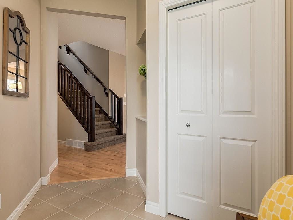 19 Mahogany Way Se - Photo 3 of 49