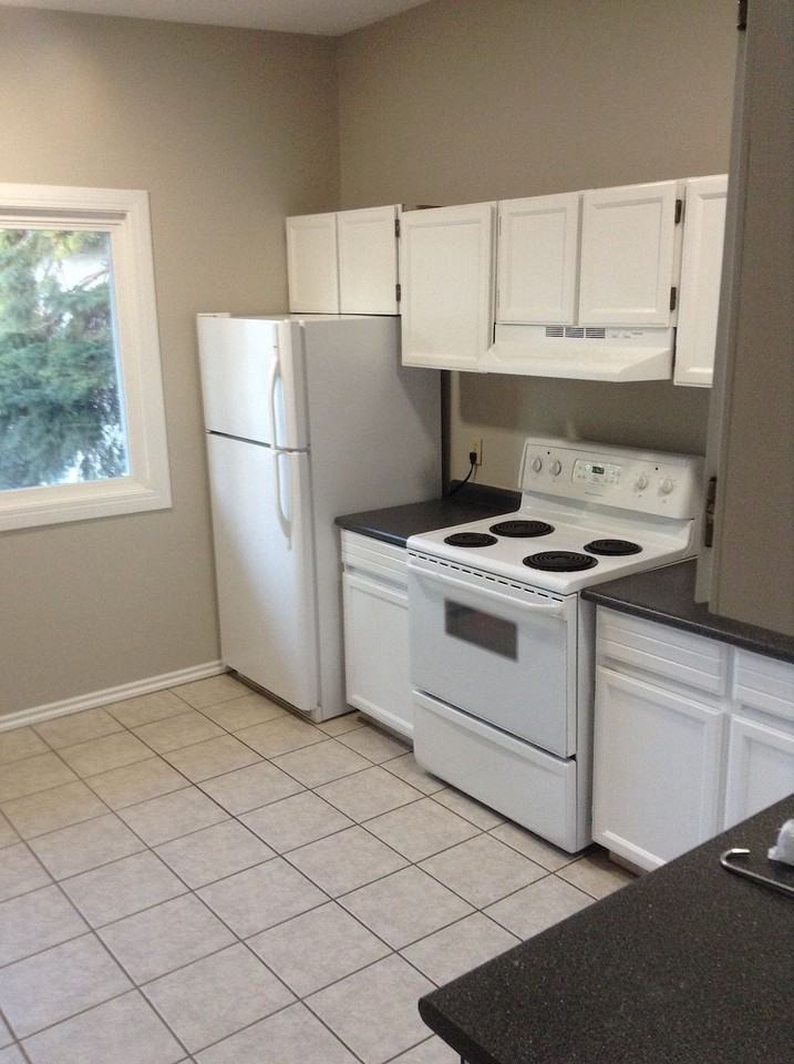 8920 D - 8920 144 Avenue Northwest - Photo 3 of 10