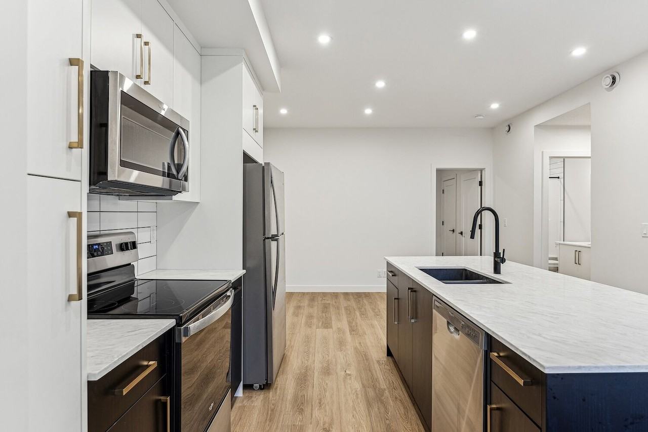 38 Willow Cres - Photo 2 of 14