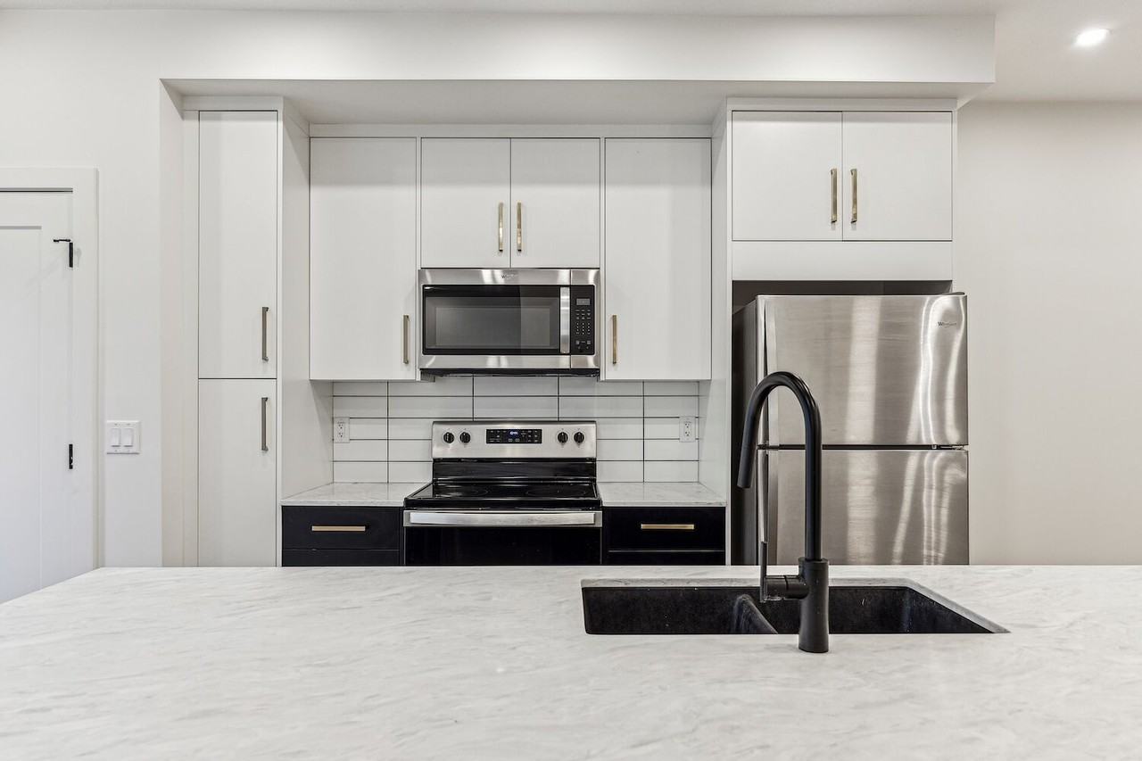 38 Willow Cres - Photo 3 of 14