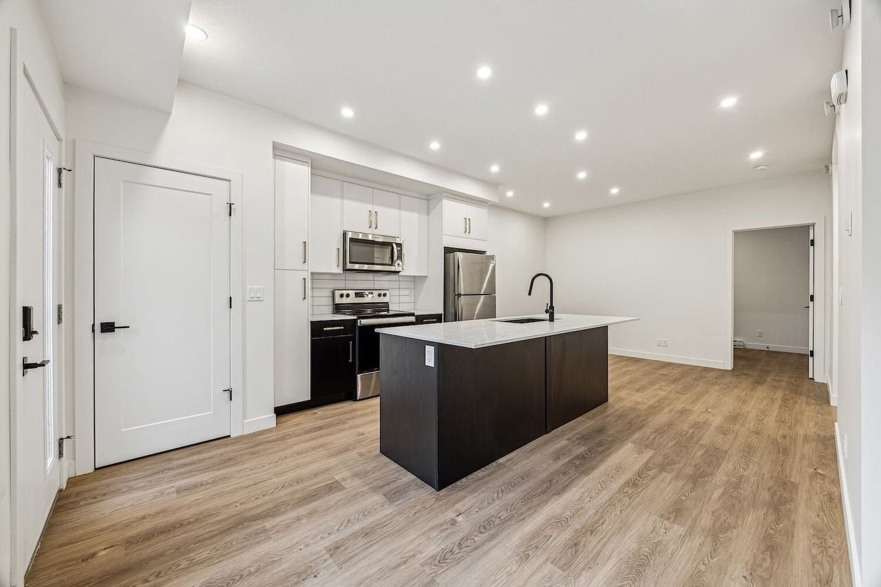 38 Willow Cres - Photo 4 of 14