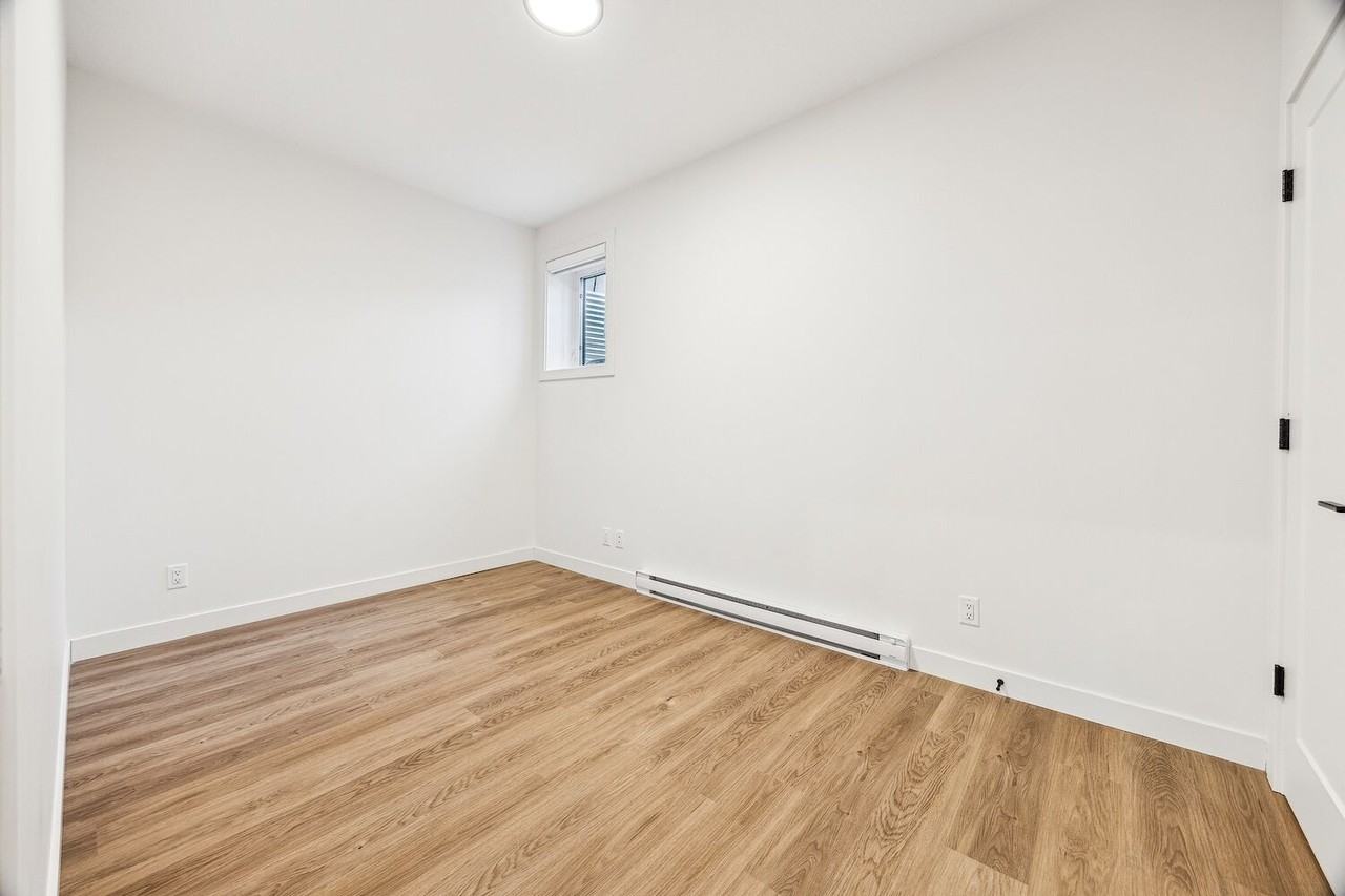 38 Willow Cres - Photo 7 of 14