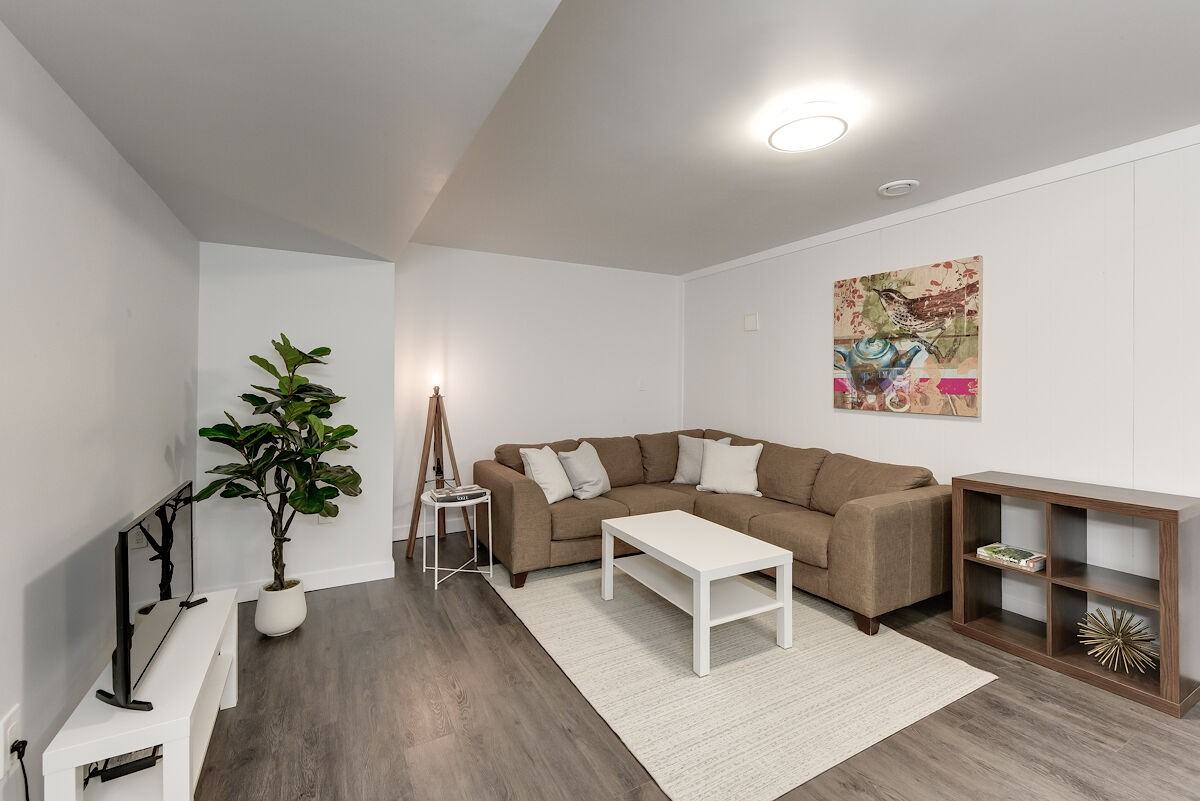 11828 135 St Nw - Photo 4 of 39
