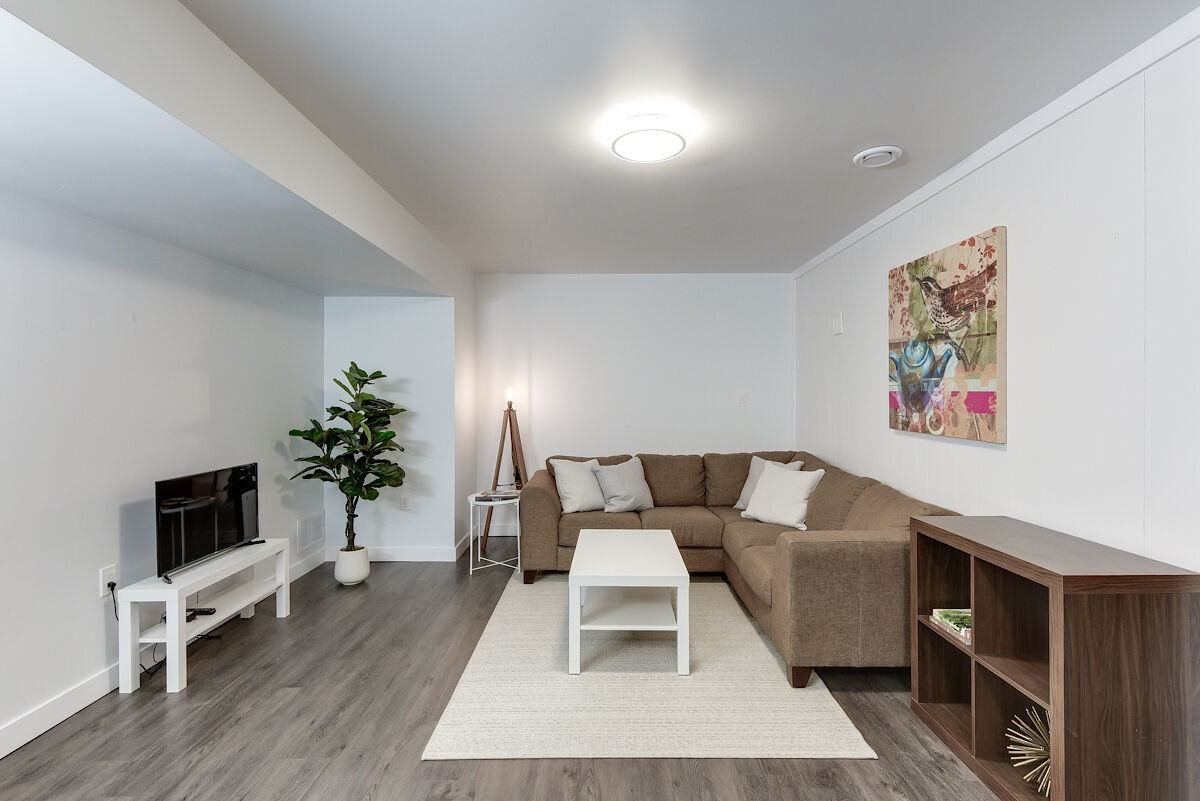 11828 135 St Nw - Photo 5 of 39