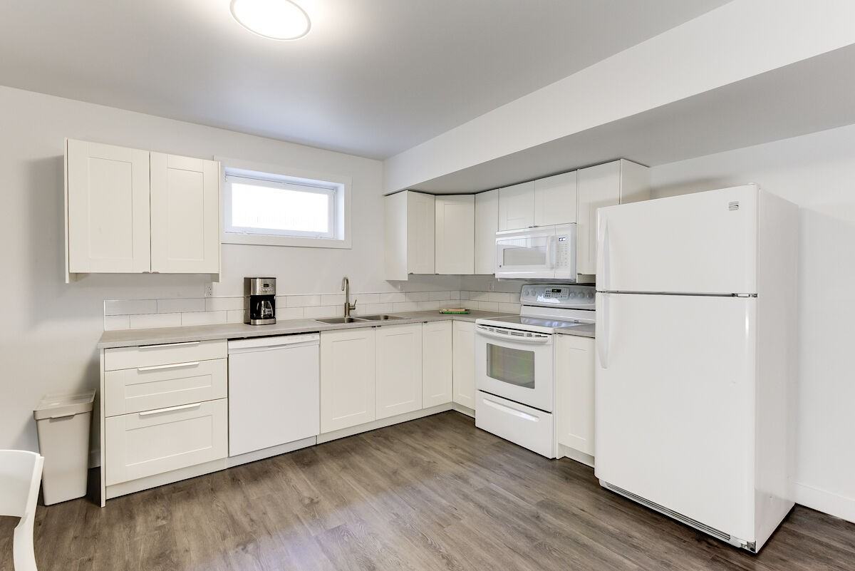11828 135 St Nw - Photo 6 of 39