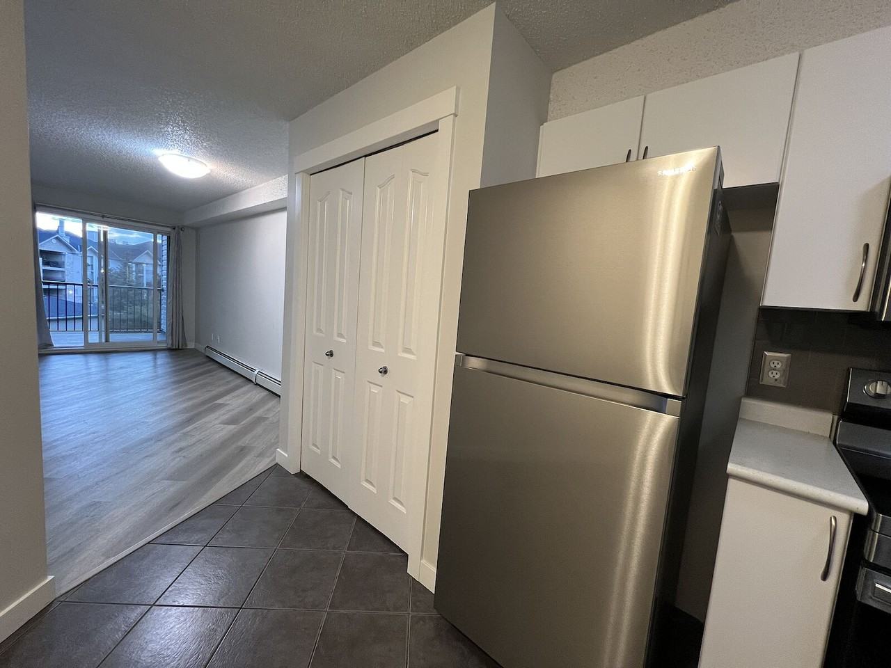 2318 -2318 Eversyde Ave Sw - Photo 3 of 20