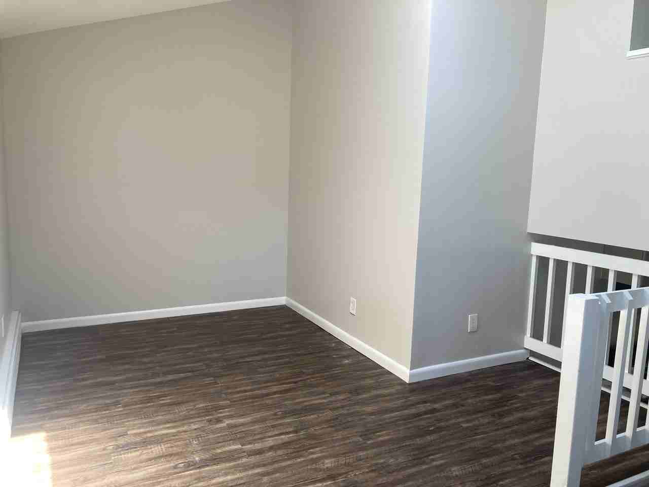 16 Imperial Dr - Photo 3 of 8