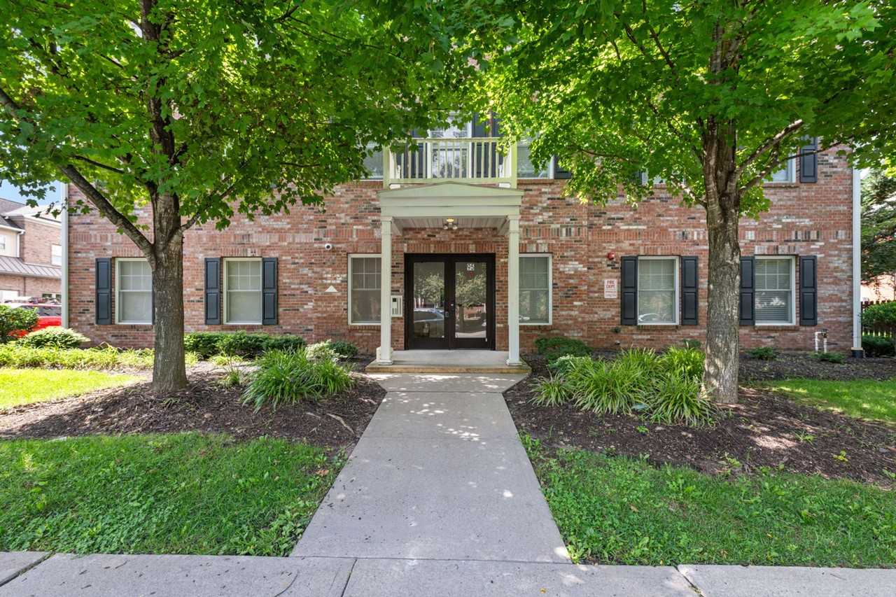 Suburban Square Apartments in the heart of Metuchen - Photo 4 of 16
