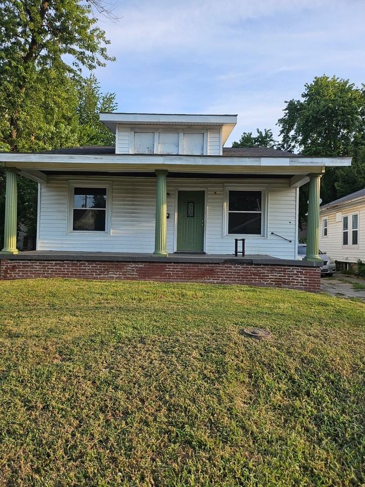 1104 Adams Ave