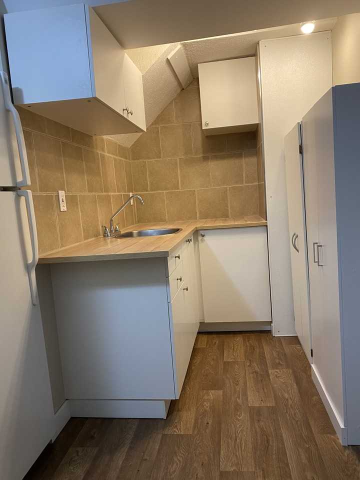 1212 26 Street Southeast - Photo 4 of 11