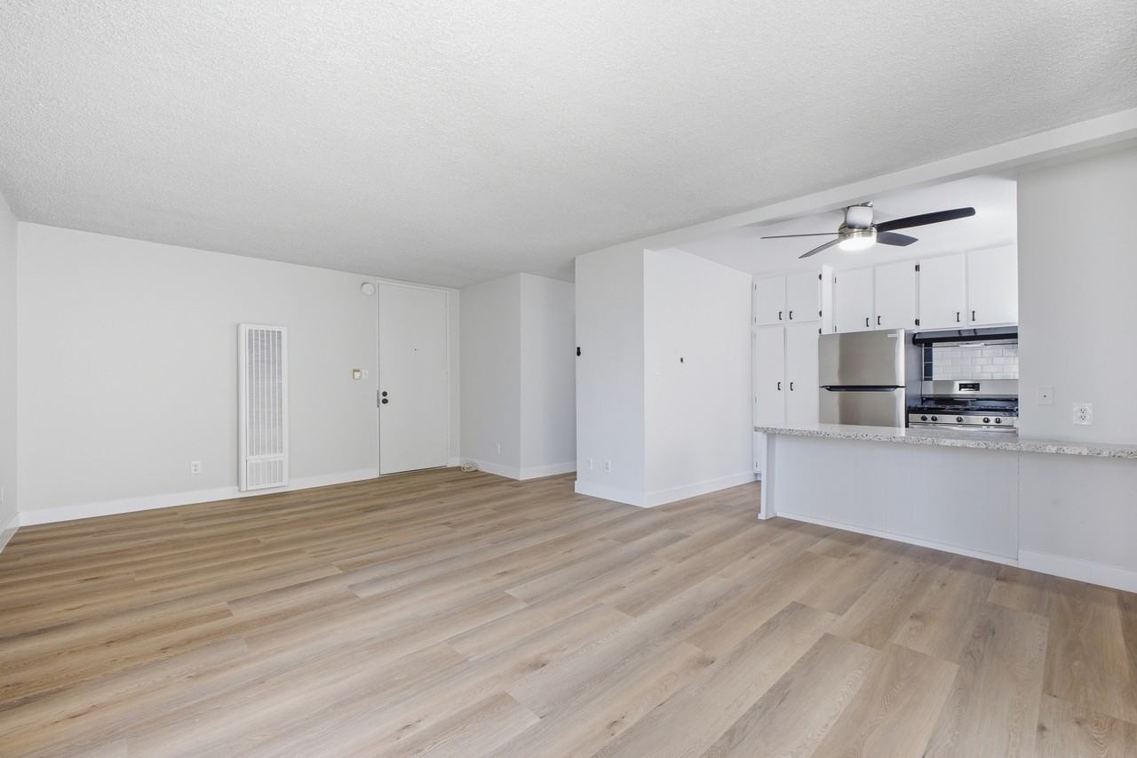 1353 South Carmelina Avenue #105 - Photo 5 of 21