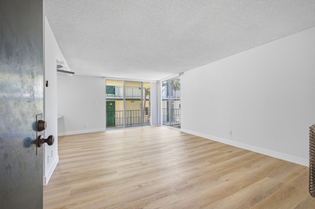 1353 South Carmelina Avenue #105 - Photo 3 of 21