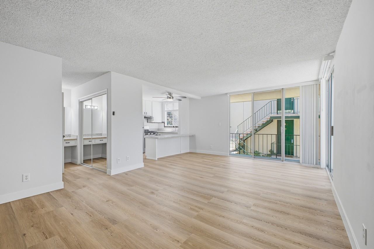 1353 South Carmelina Avenue #105 - Photo 2 of 21