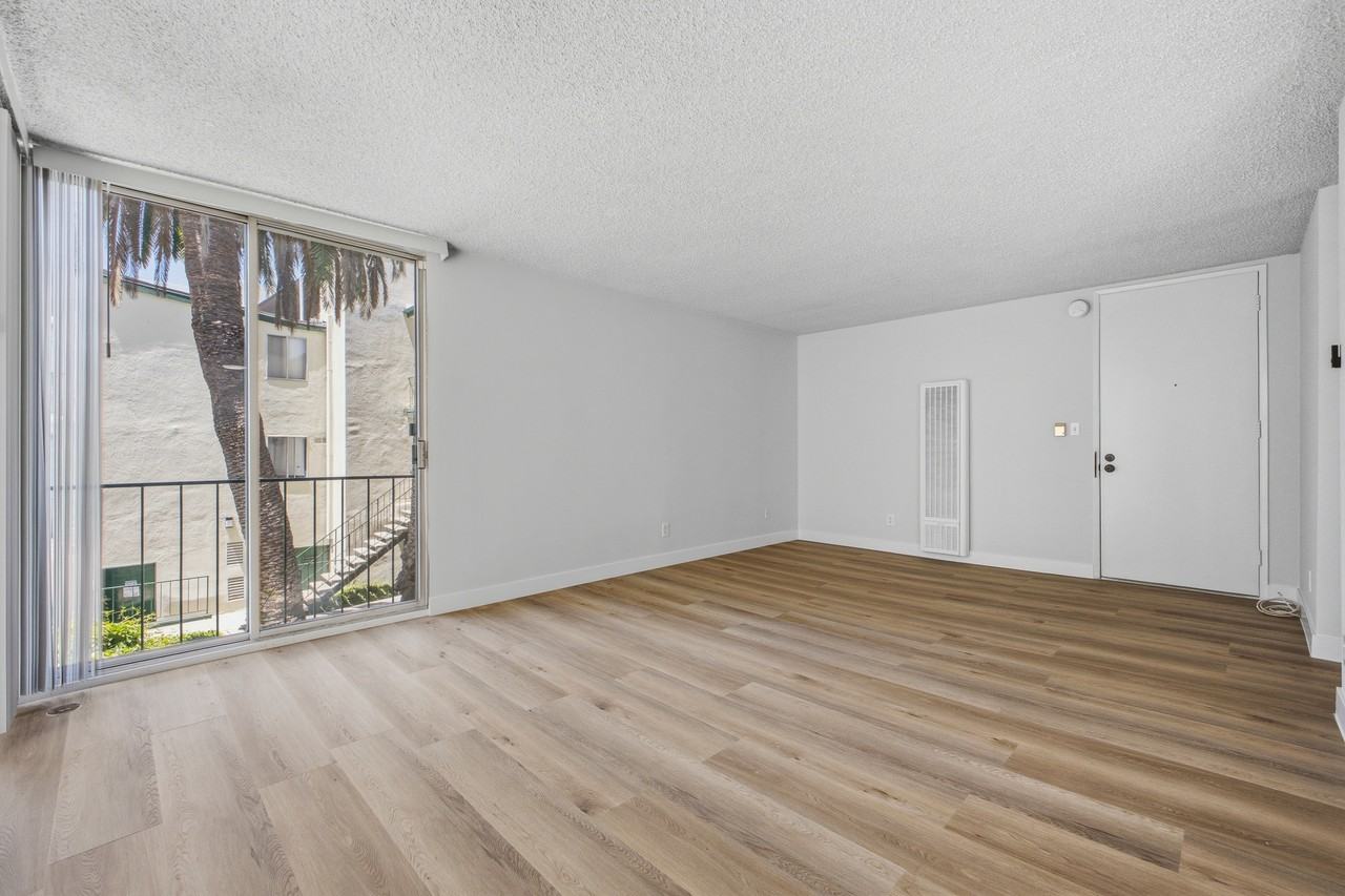 1353 South Carmelina Avenue #105 - Photo 4 of 21