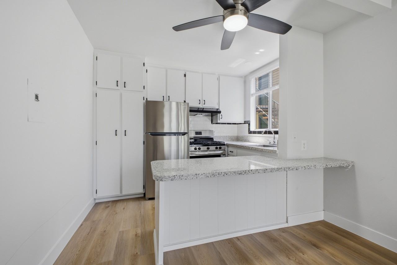1353 South Carmelina Avenue #105 - Photo 7 of 21