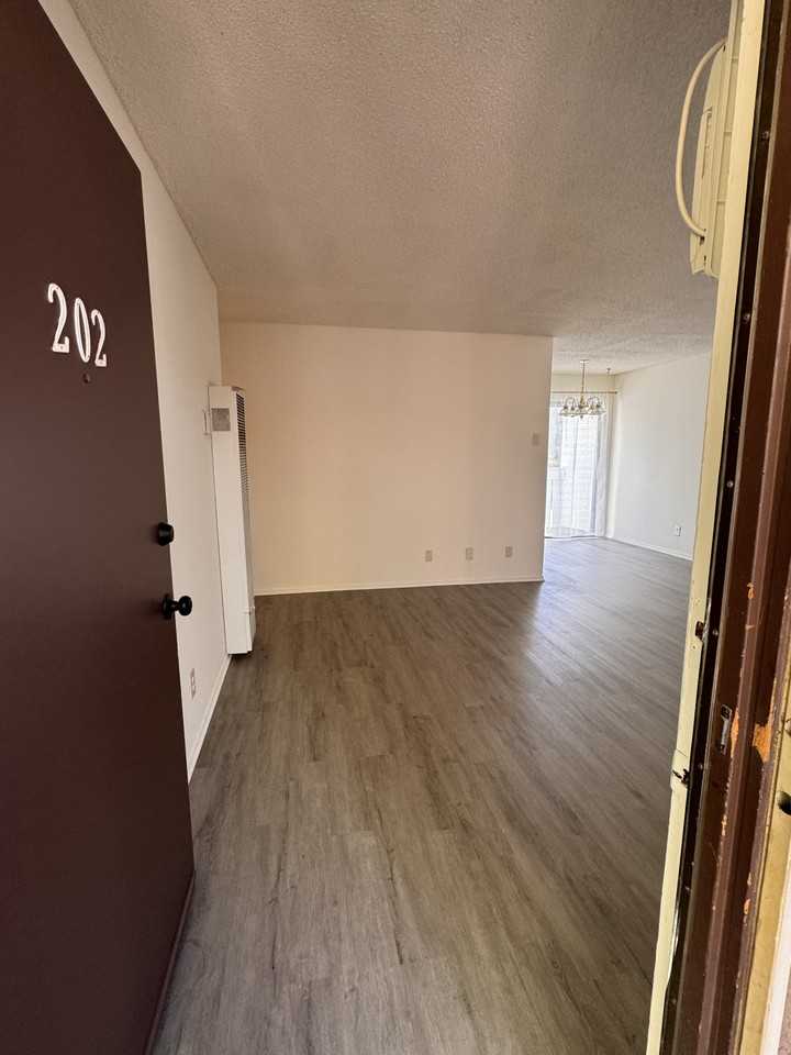 5075 Atlantic Avenue #202