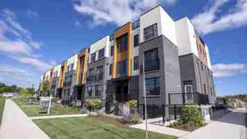 featured image of 3900 Savoy St