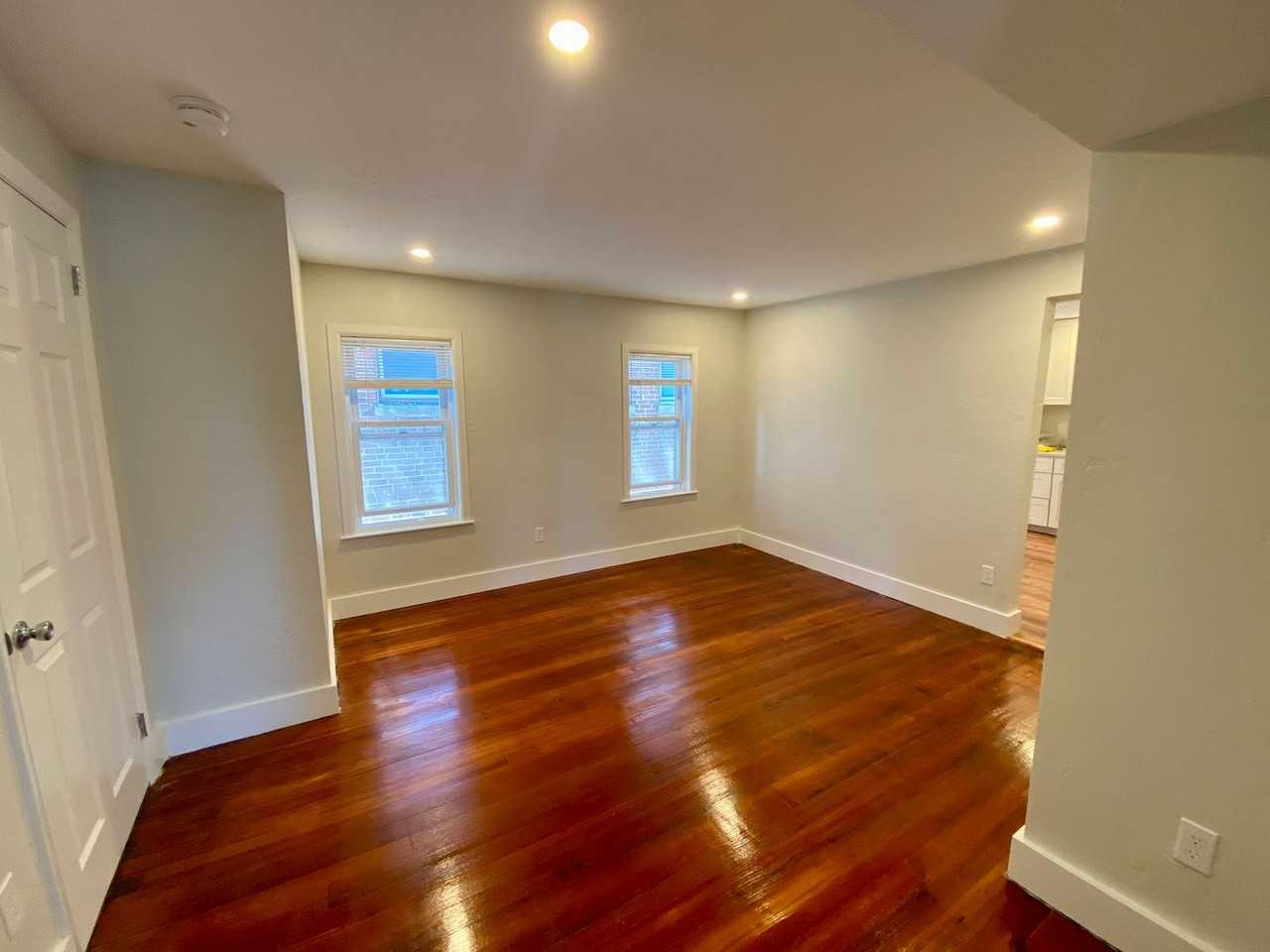 975 Chestnut St - Photo 2 of 7