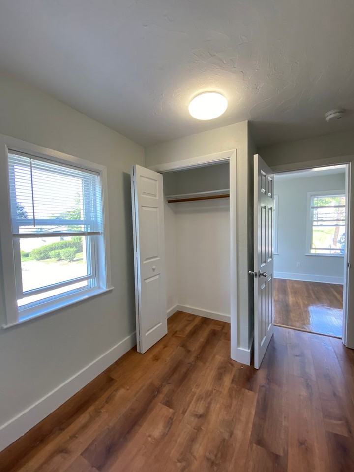 975 Chestnut St - Photo 5 of 7