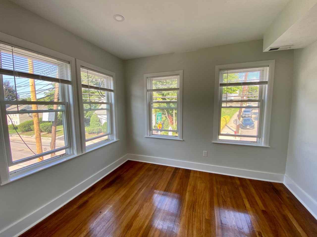 975 Chestnut St - Photo 6 of 7