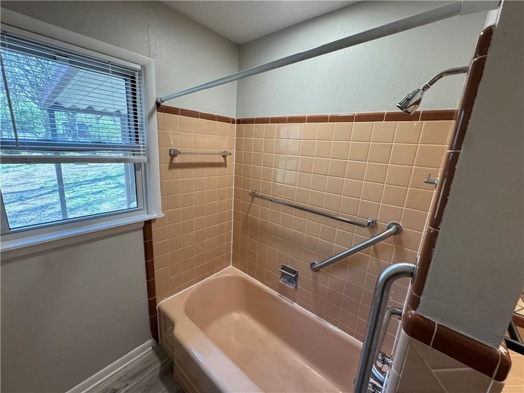 119 W Miller St - Photo 4 of 13