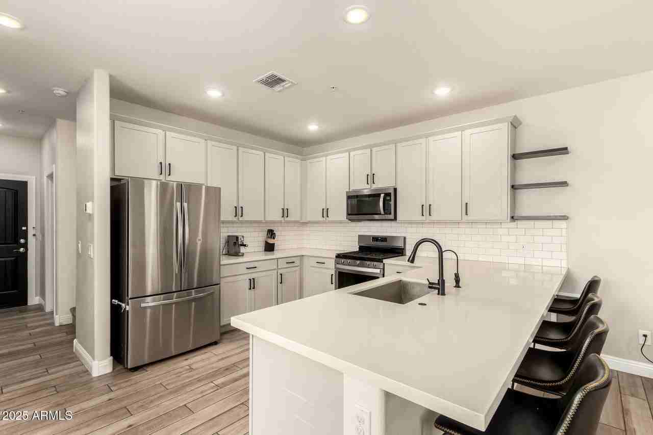 2470 N Heritage St - Photo 5 of 33