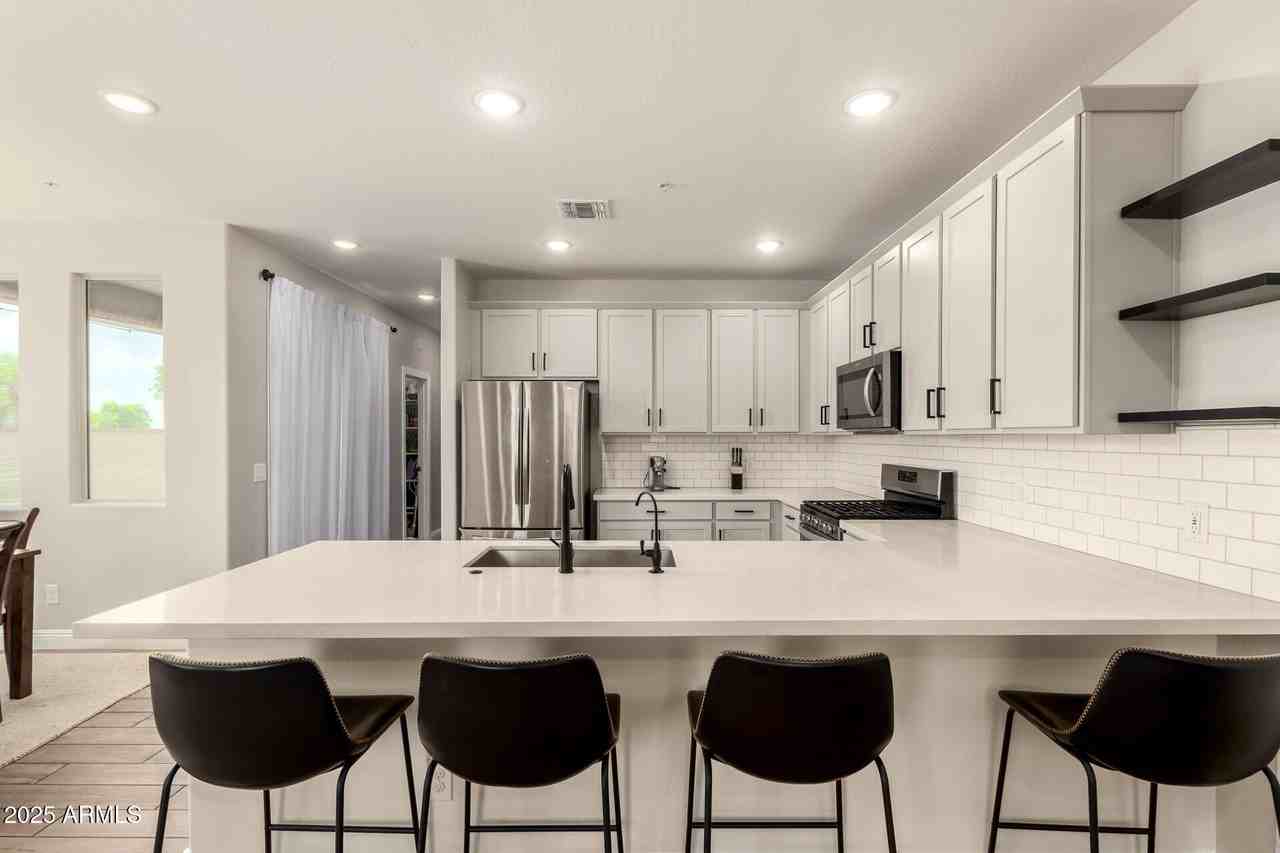 2470 N Heritage St - Photo 6 of 33