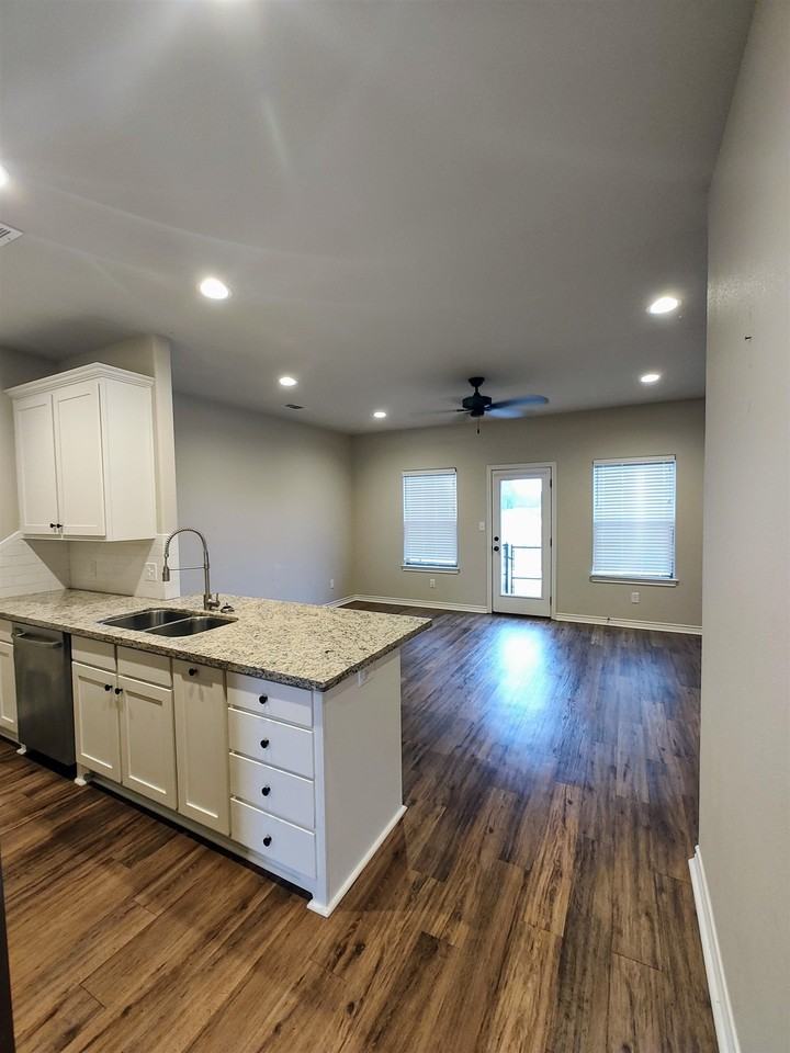 5670 Shadowbend Cir W - Photo 6 of 25