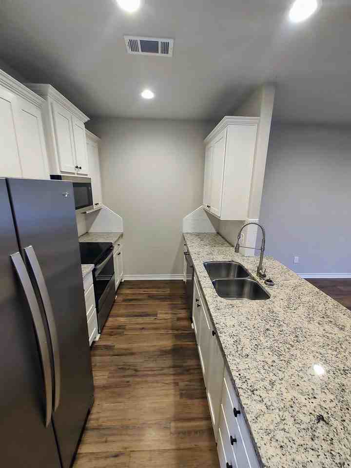 5670 Shadowbend Cir W - Photo 7 of 25