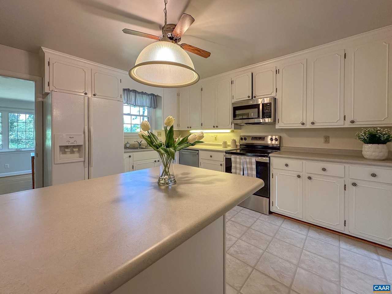 1313 Grove Rd - Photo 6 of 28