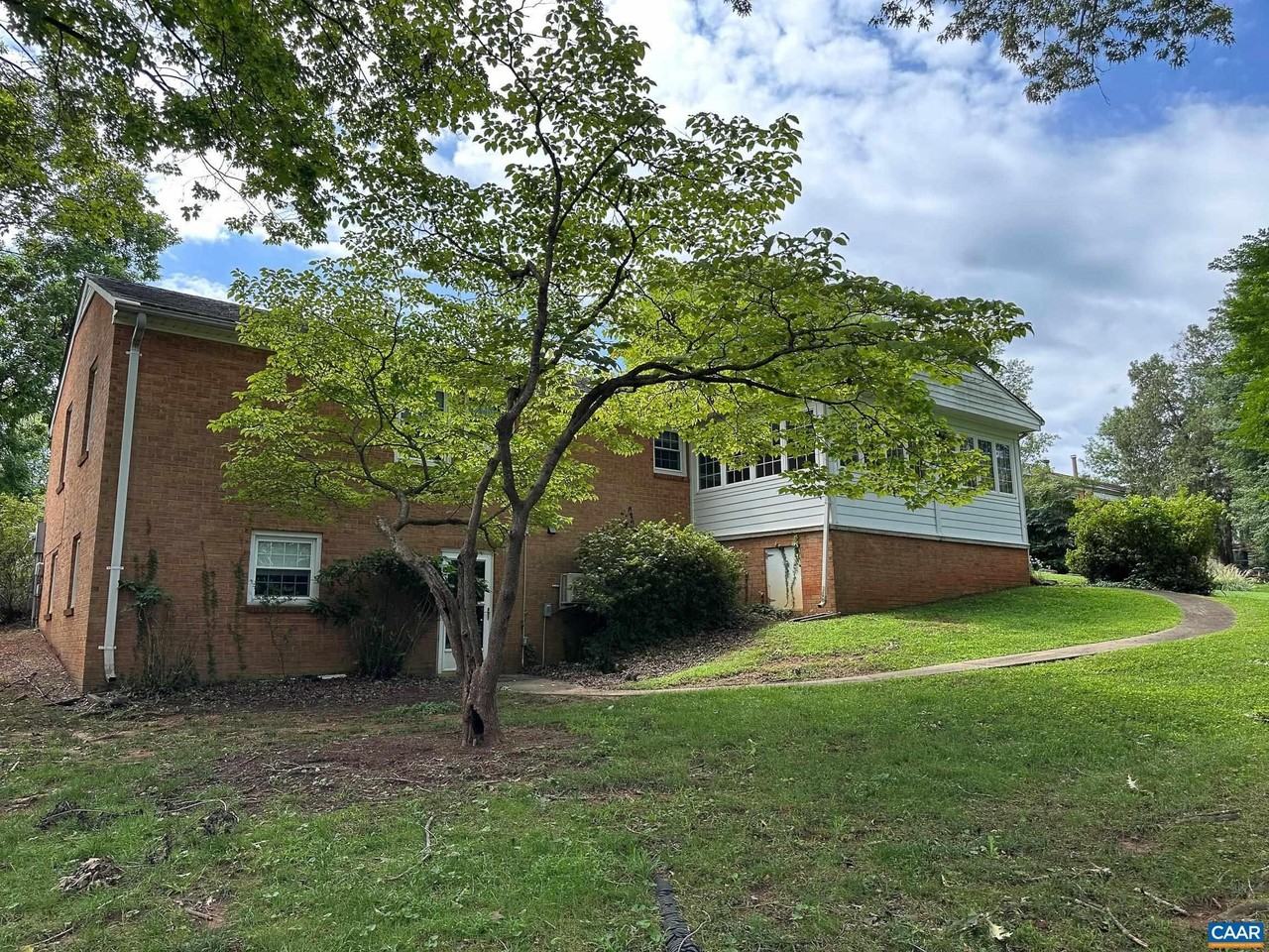 1313 Grove Rd - Photo 2 of 28
