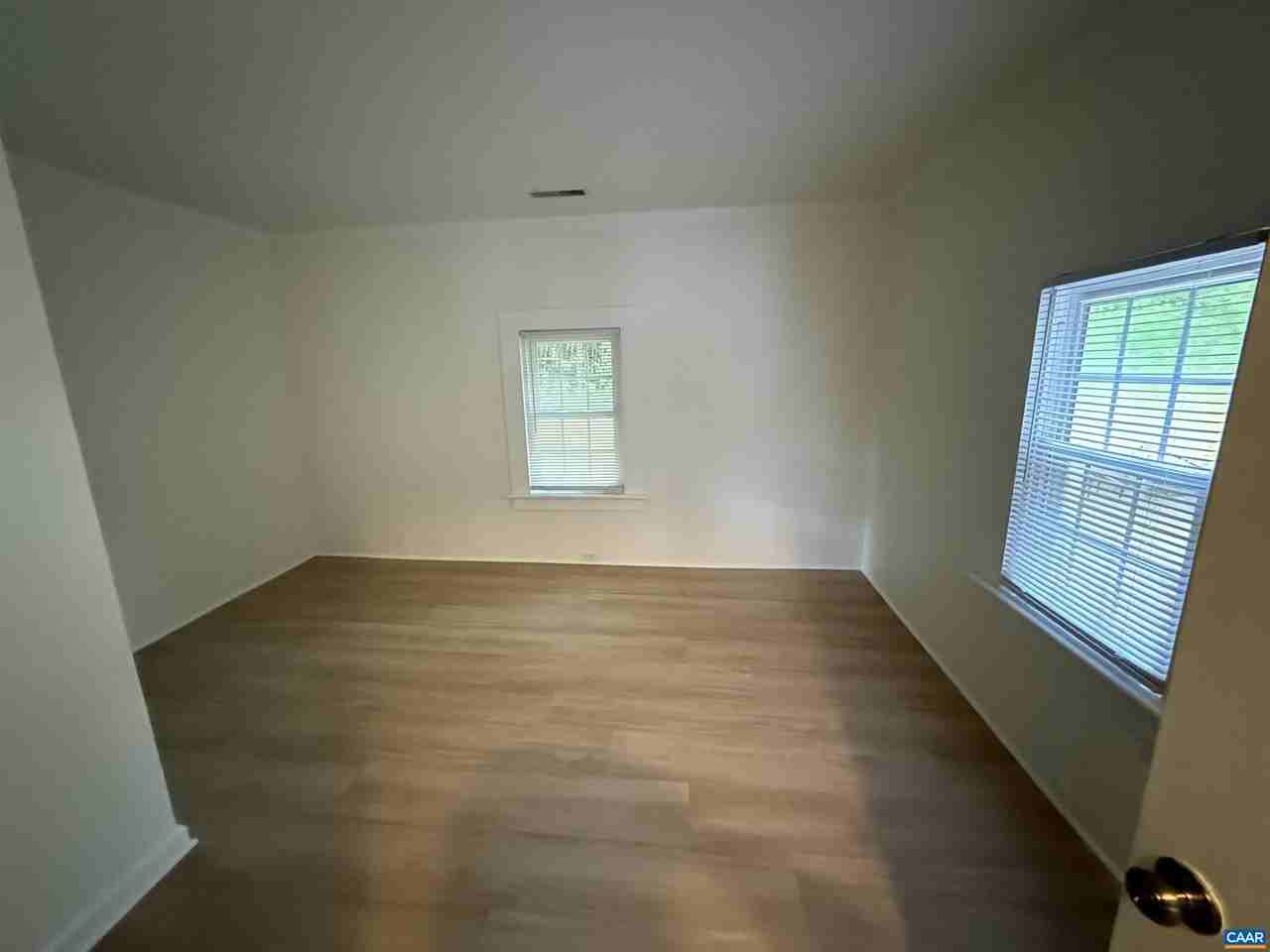 140 Valley Rd - Photo 7 of 16