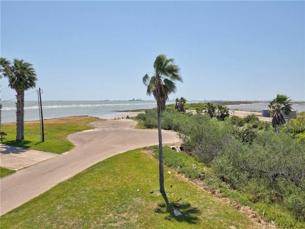 210 Causeway St - Photo 4 of 33
