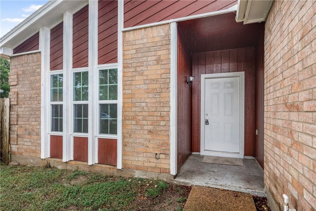 11313 Red Creek Cir - Photo 2 of 35