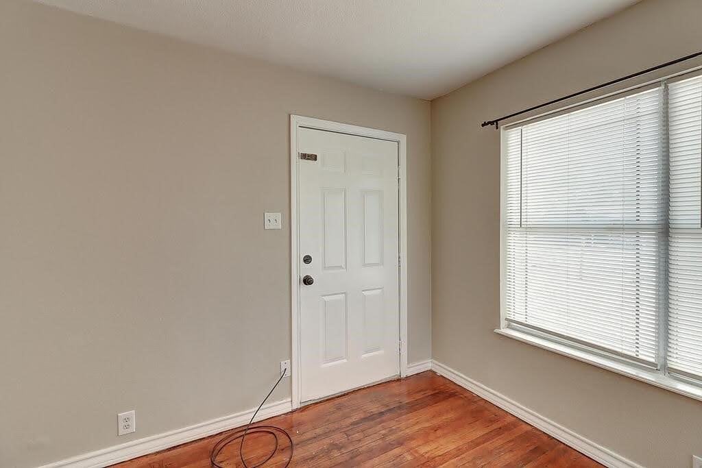 4946 Monitor St - Photo 6 of 38