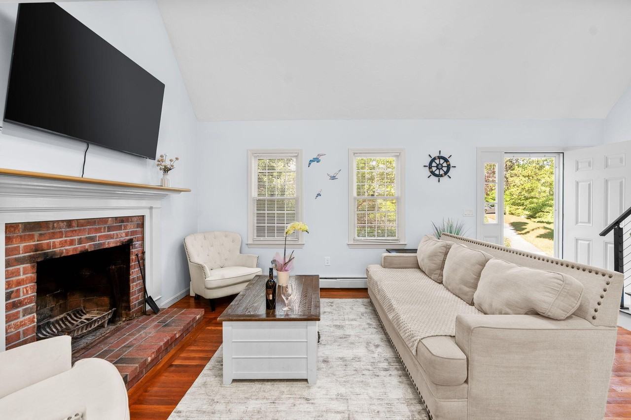 32 Wintergreen Rd - Photo 5 of 33