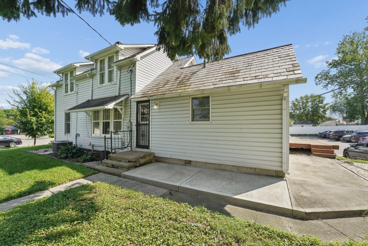 325 Main St - Photo 5 of 35
