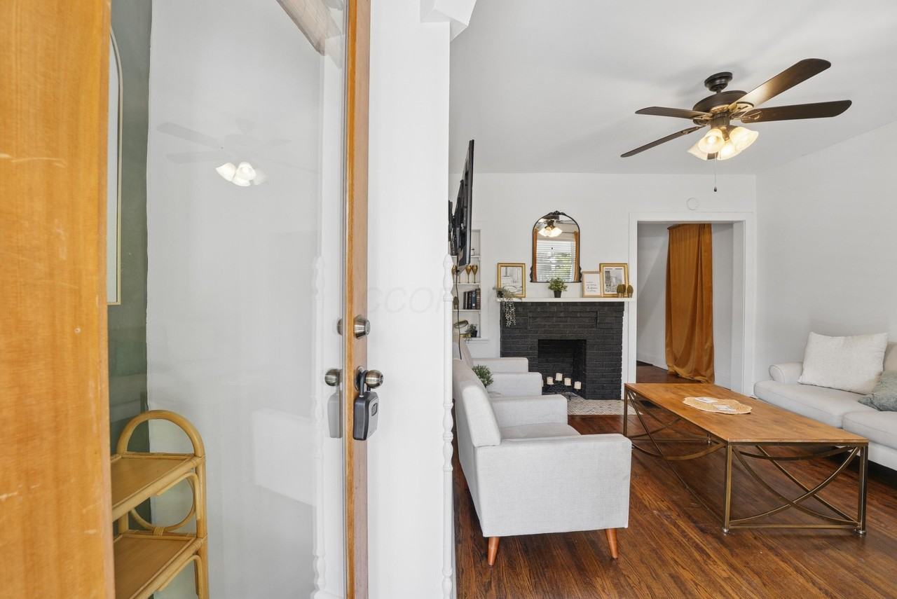 212 W 3rd Ave - Photo 6 of 27