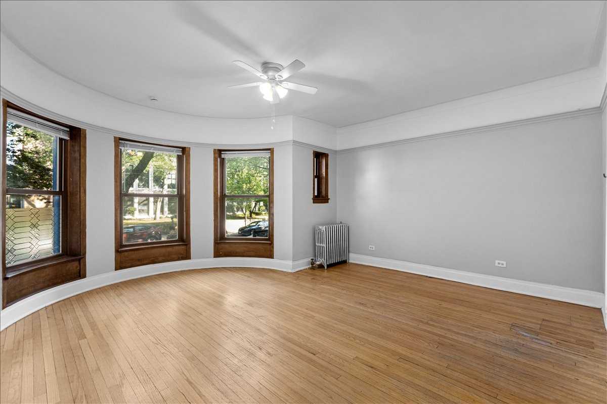 5018 S Blackstone Ave #101 - Photo 2 of 10