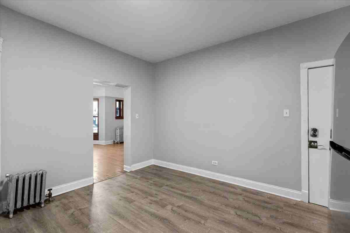 5018 S Blackstone Ave #101 - Photo 5 of 10