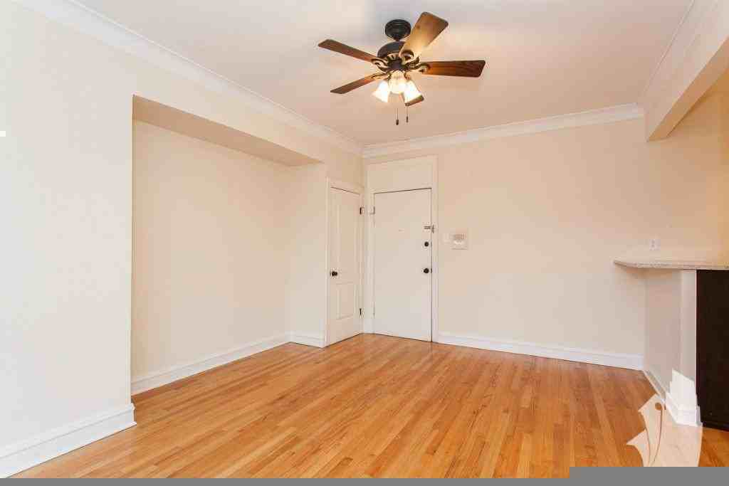 4614 N Paulina St #404 - Photo 2 of 8