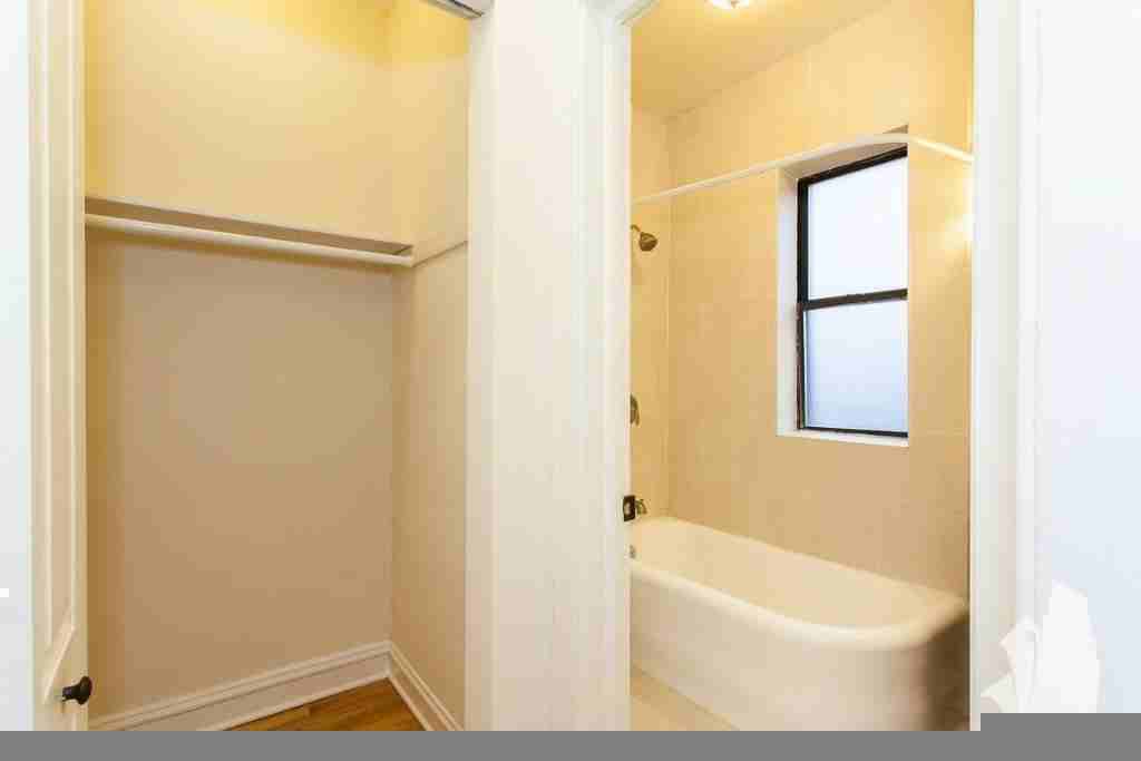 4614 N Paulina St #404 - Photo 5 of 8
