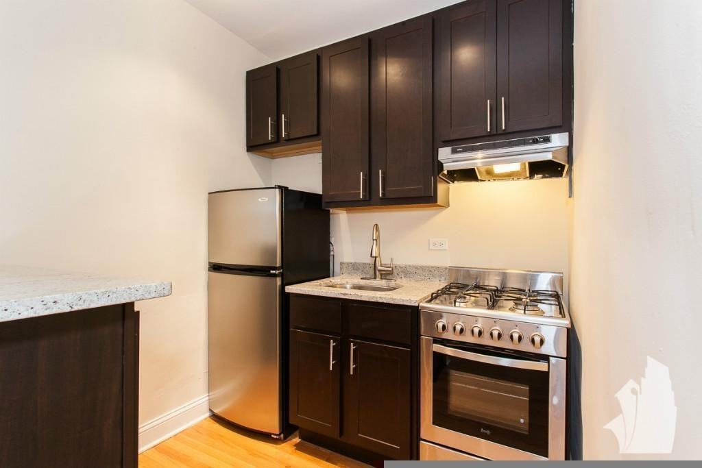 4614 N Paulina St #404 - Photo 6 of 8