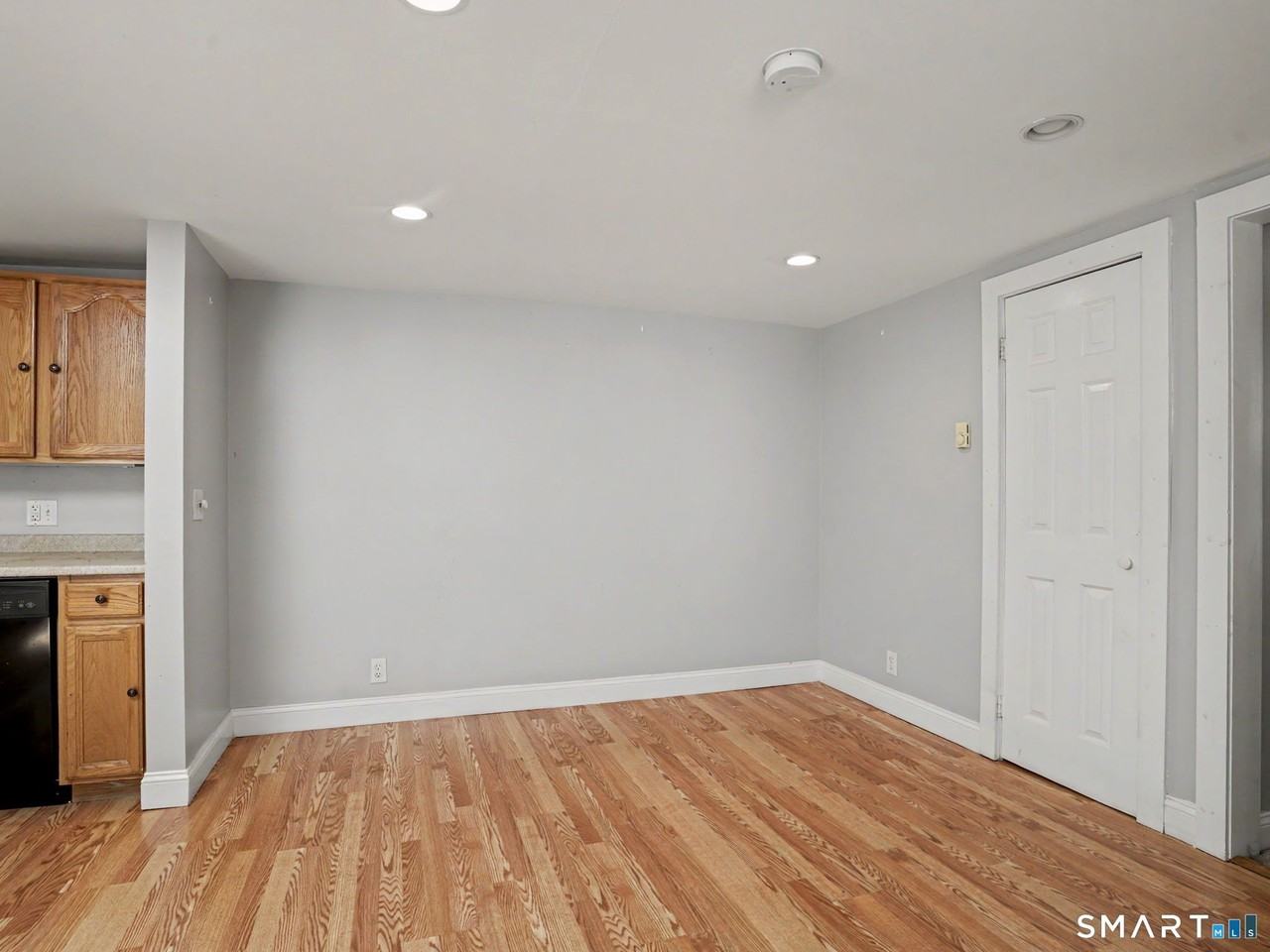 14 Center Ave #1S - Photo 5 of 19