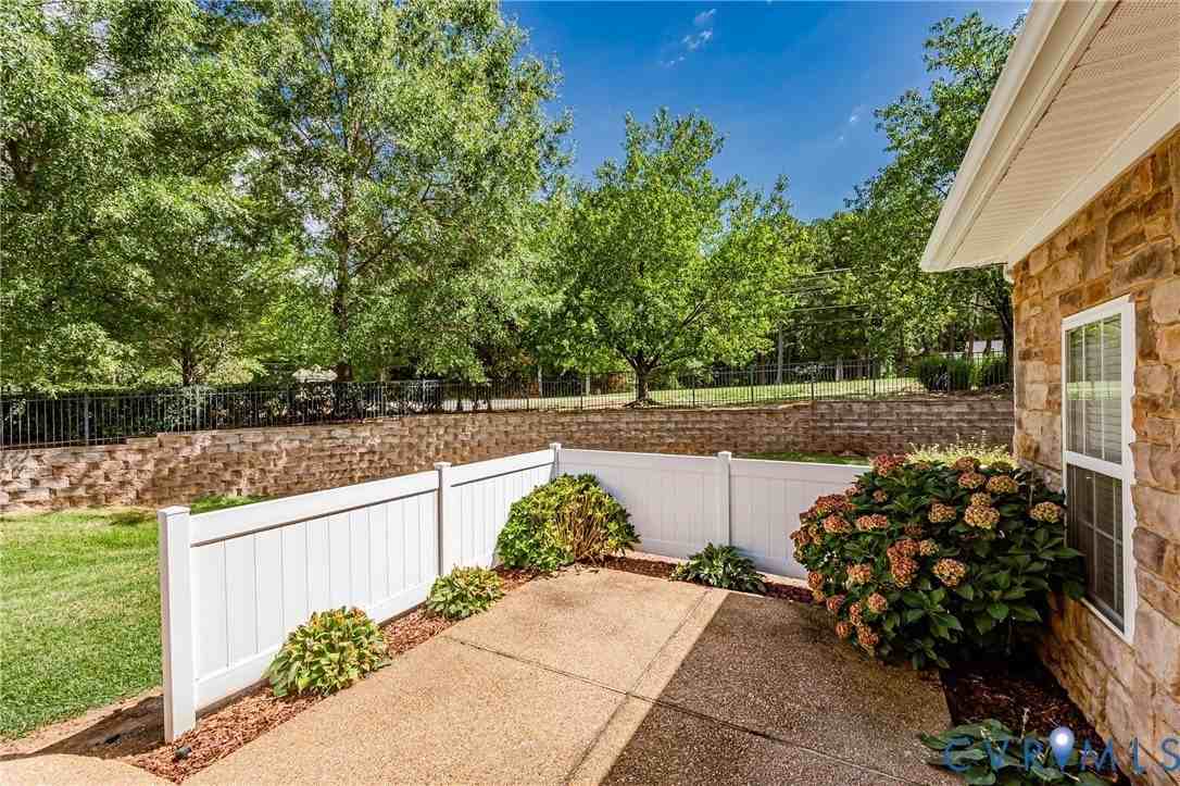 7301 Norwood Pond Pl - Photo 5 of 50